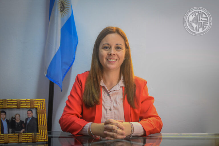 Prof. Univ. Rosana Vicentela - Rectora
