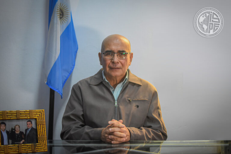 Lic. Prof. Univ. Carlos Guevara - Aux. de secretaría